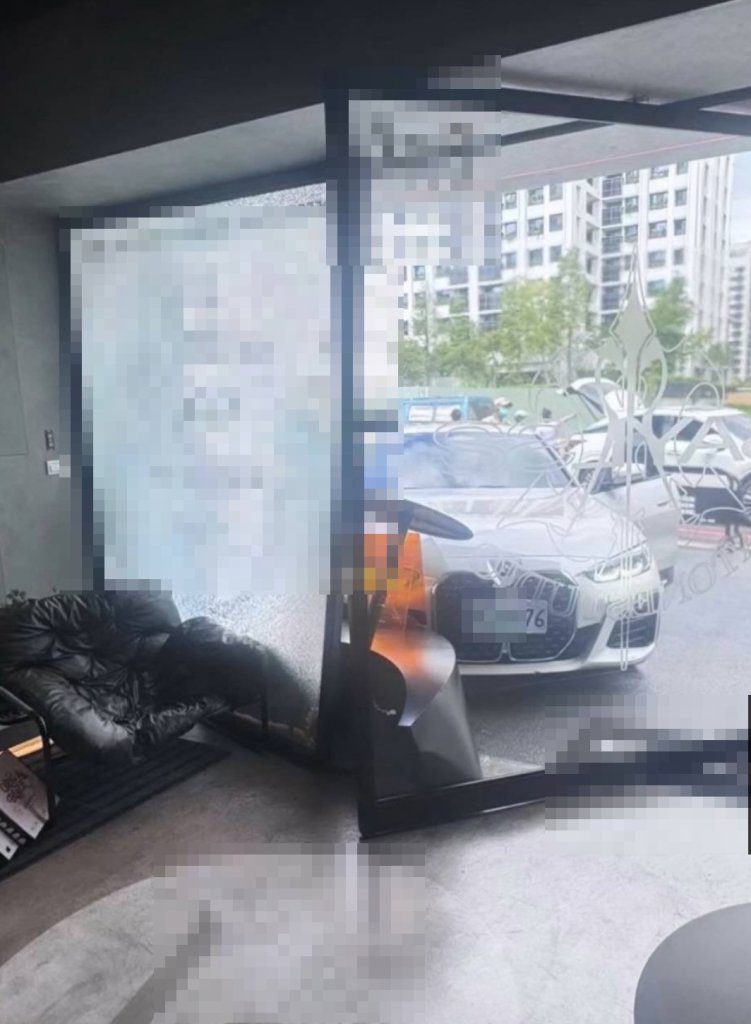 BMW衝進台中咖啡店！客人嚇問「有人尋仇？」　店家急澄清：只是車禍