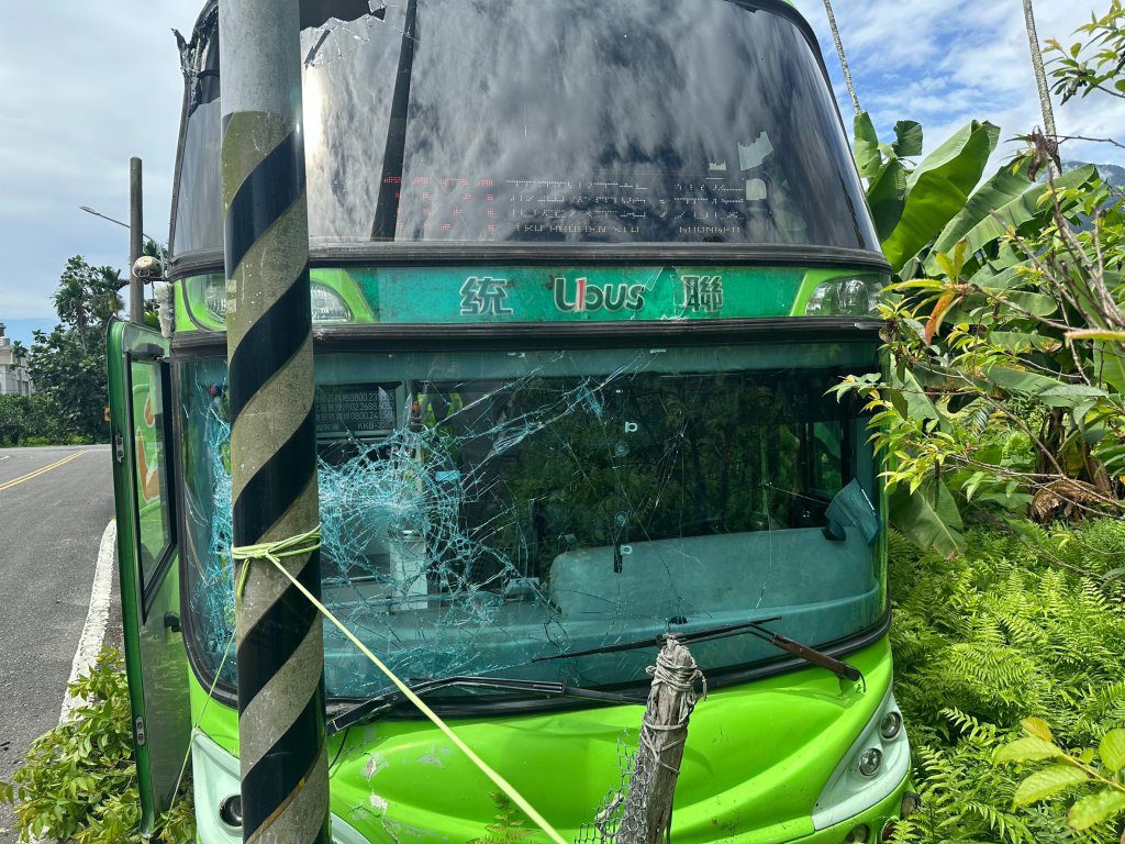 花蓮統聯客運分駐所前肇事逃逸!撞倒變電箱駛離現場 駕駛自稱身體不適送醫 花蓮統聯客運分駐所前肇事逃逸!撞倒變電箱駛離現場 駕駛自稱身體不適送醫