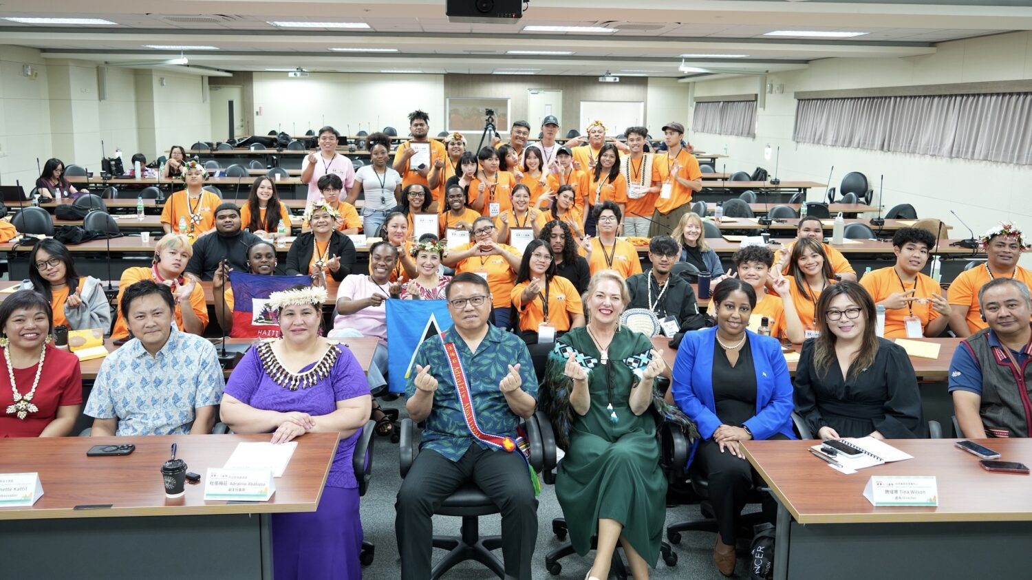 2025年世界青年論壇圓滿落幕 進行盛大授證儀式