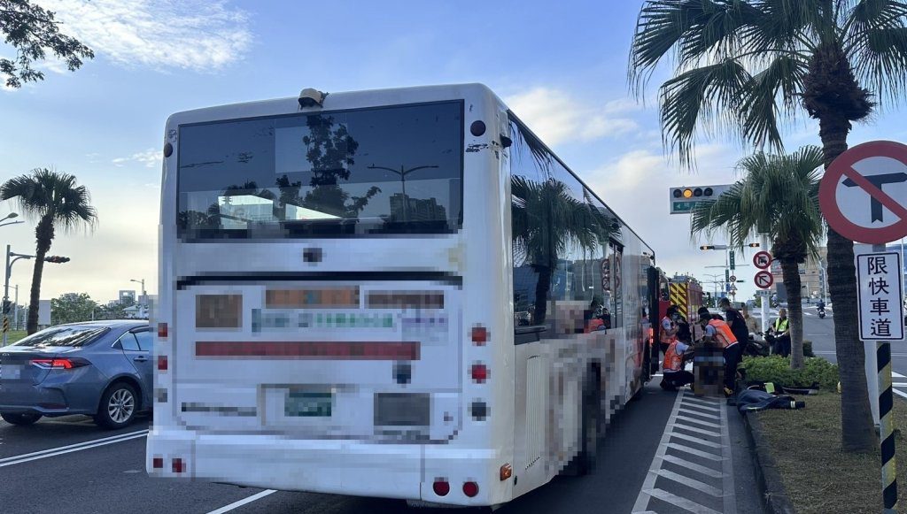 高雄公車司機倒車內「送醫身亡」！現場畫面曝光