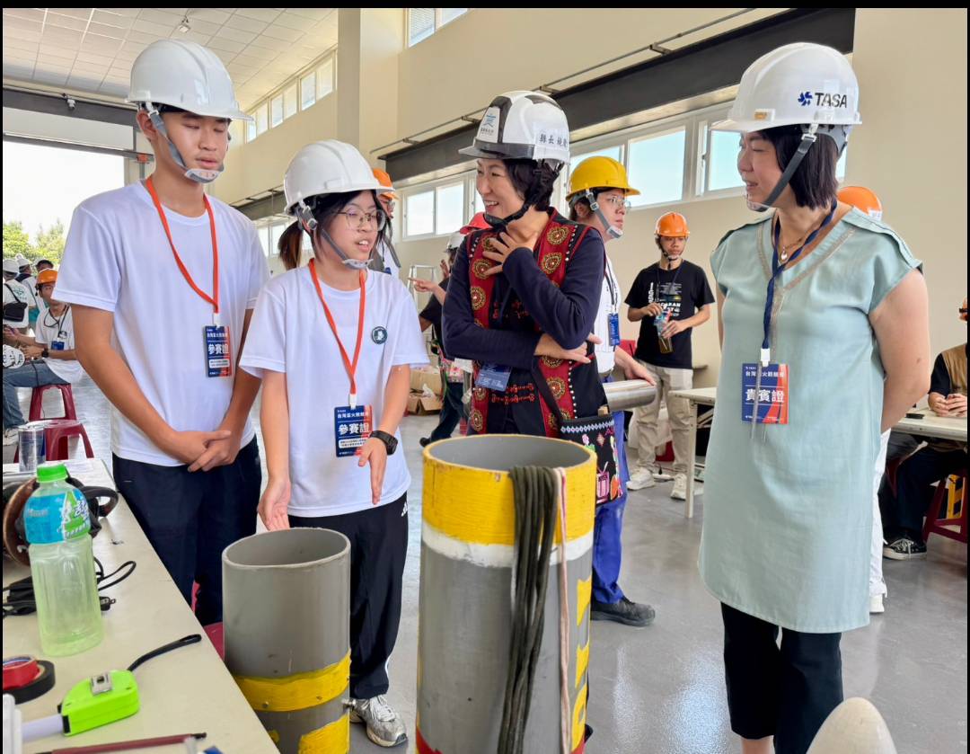 臺東學子榮獲大會特別獎 饒慶鈴縣長親赴屏東 參與火箭組裝廠啟用典禮 臺東學子榮獲大會特別獎 饒慶鈴縣長親赴屏東 參與火箭組裝廠啟用典禮