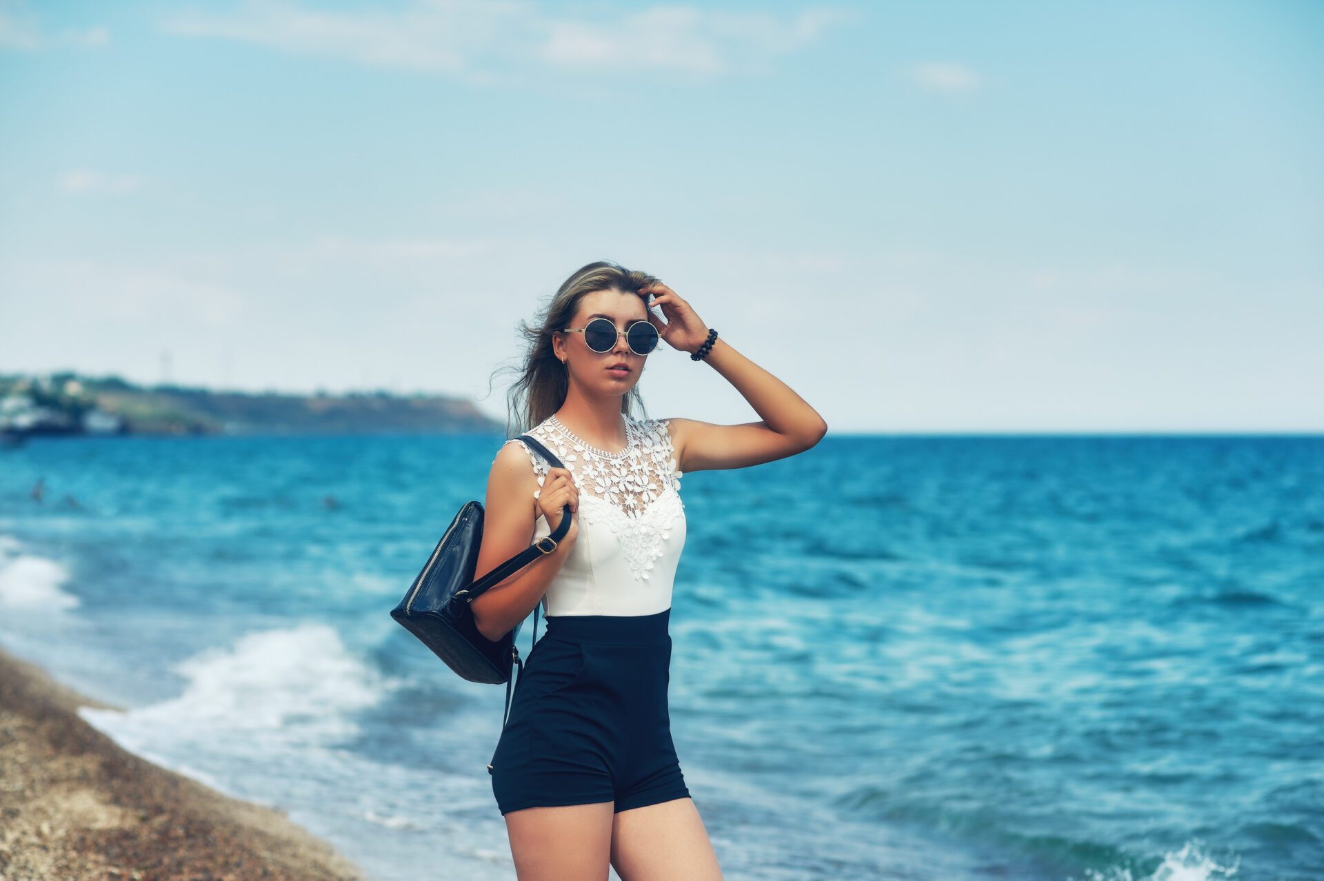 告別沉重!夏日搭配黑白單品5個技巧 黑白配也能穿出清爽感 告別沉重!夏日搭配黑白單品5個技巧 黑白配也能穿出清爽感