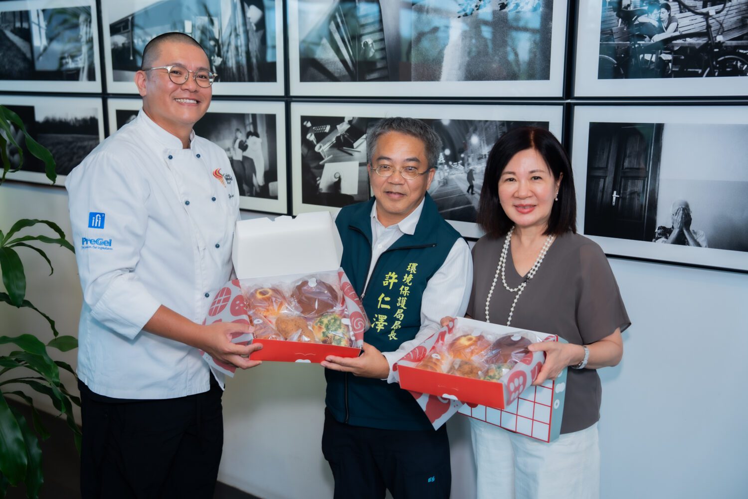 商研院攜蜷尾家捐贈客家特色麵包 慰問臺南颱風災後基層英雄 商研院攜蜷尾家捐贈客家特色麵包 慰問臺南颱風災後基層英雄