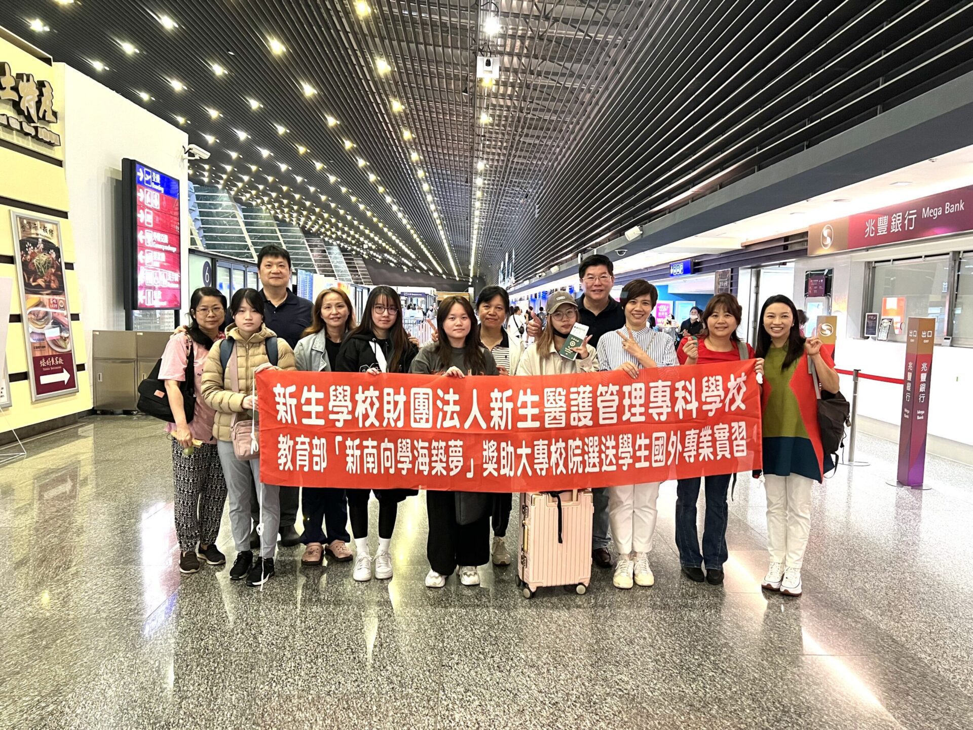 新生醫專美容造型科推動國際實習 學子赴澳洲知名髮型設計店拓展視野 新生醫專美容造型科推動國際實習 學子赴澳洲知名髮型設計店拓展視野