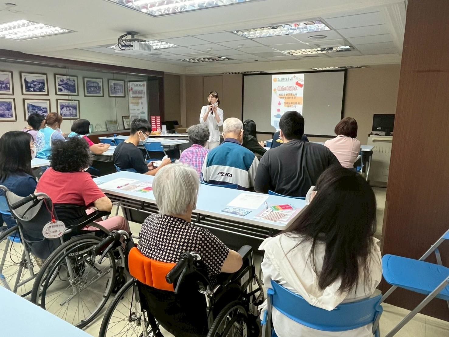 樂生醫院助糖友與血糖機「破冰」定時量測預防併發症