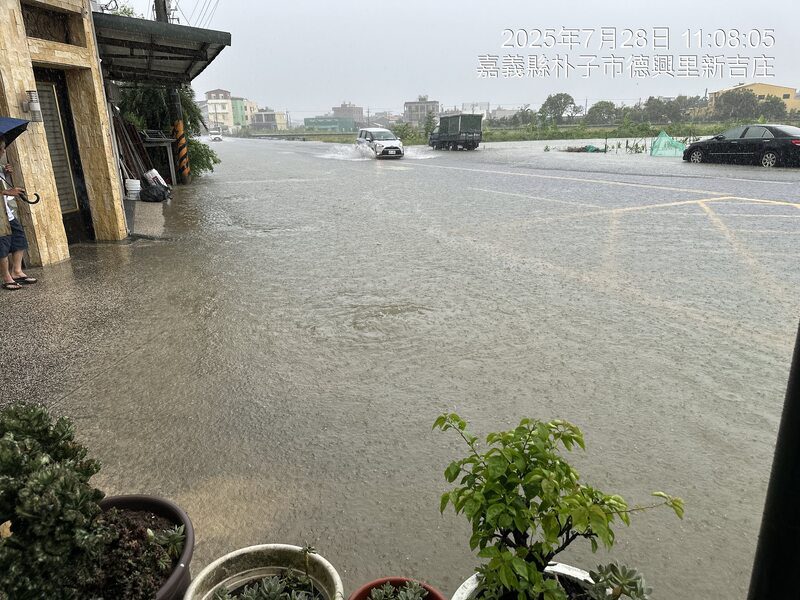 嘉南豪雨災情嚴重！多處積淹水、交通中斷 縣市緊急應變