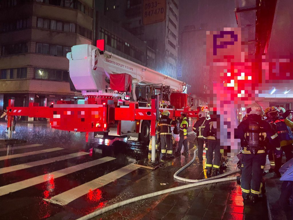 北市大樓12樓火災!疑夫妻金錢糾紛 他點火燒床單遭逮 北市大樓12樓火災!疑夫妻金錢糾紛 他點火燒床單遭逮