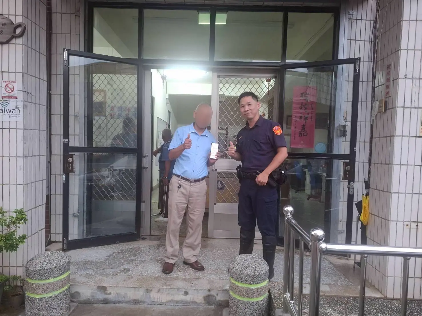 上山旅遊手機遺失 熱心員警協助找回 上山旅遊手機遺失 熱心員警協助找回