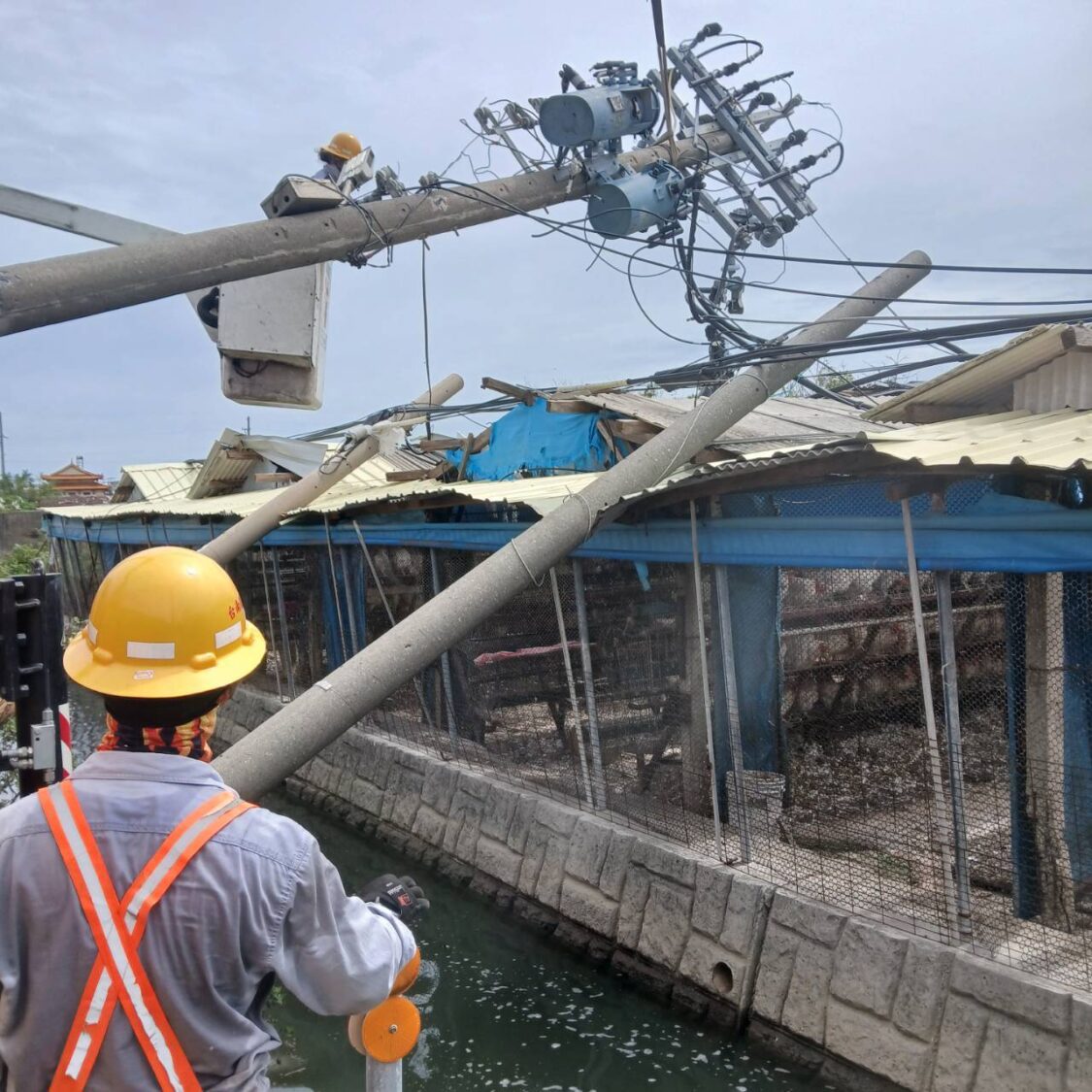 台電台南區處供電設施強化防災 應對豪雨特別巡視 台電台南區處供電設施強化防災 應對豪雨特別巡視