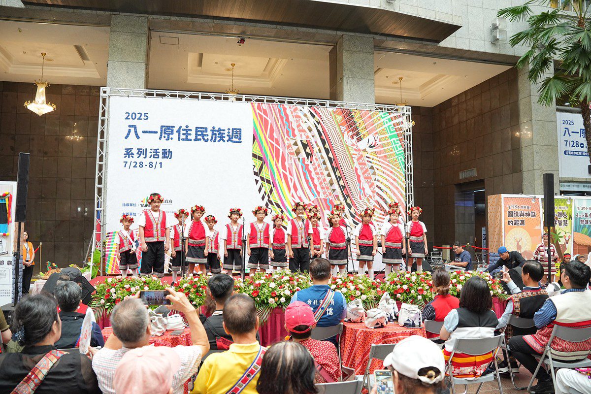 「2025八一原住民族週」 全民原教從市府出發 整個市府都是我的織部落光廊 「2025八一原住民族週」 全民原教從市府出發 整個市府都是我的織部落光廊