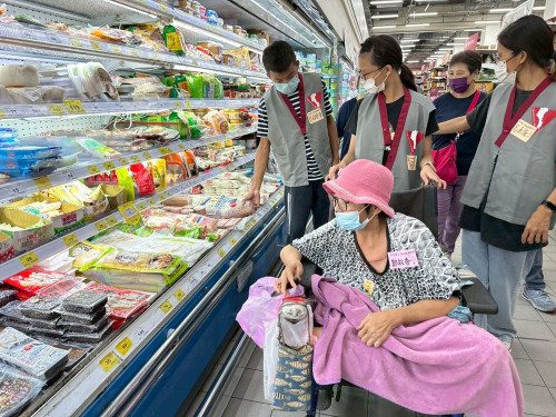 【大手牽小手 相揪購物趣】 青年志工陪伴獨居長輩溫馨購物日 【大手牽小手 相揪購物趣】 青年志工陪伴獨居長輩溫馨購物日