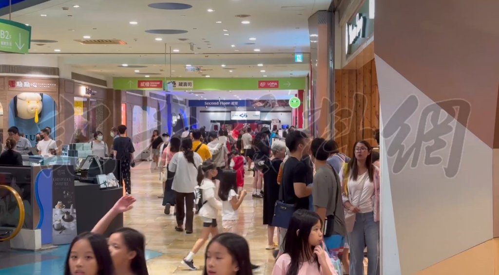 直擊／高雄729豪雨假！百貨公司人潮曝光