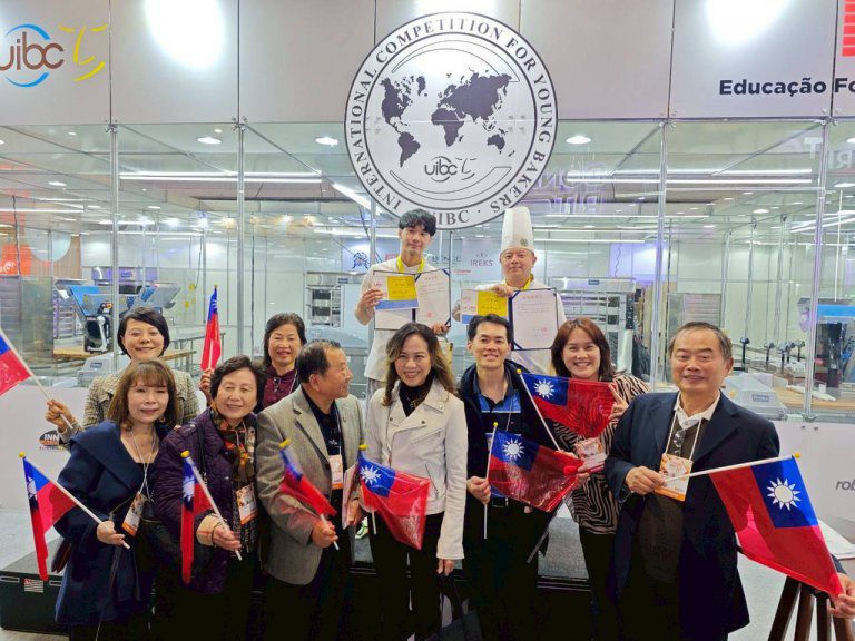 世界甜點賽台灣奪銀！　中臺科大李哲瑋「甜蜜秘境・森巴綻放」驚豔國際舞台