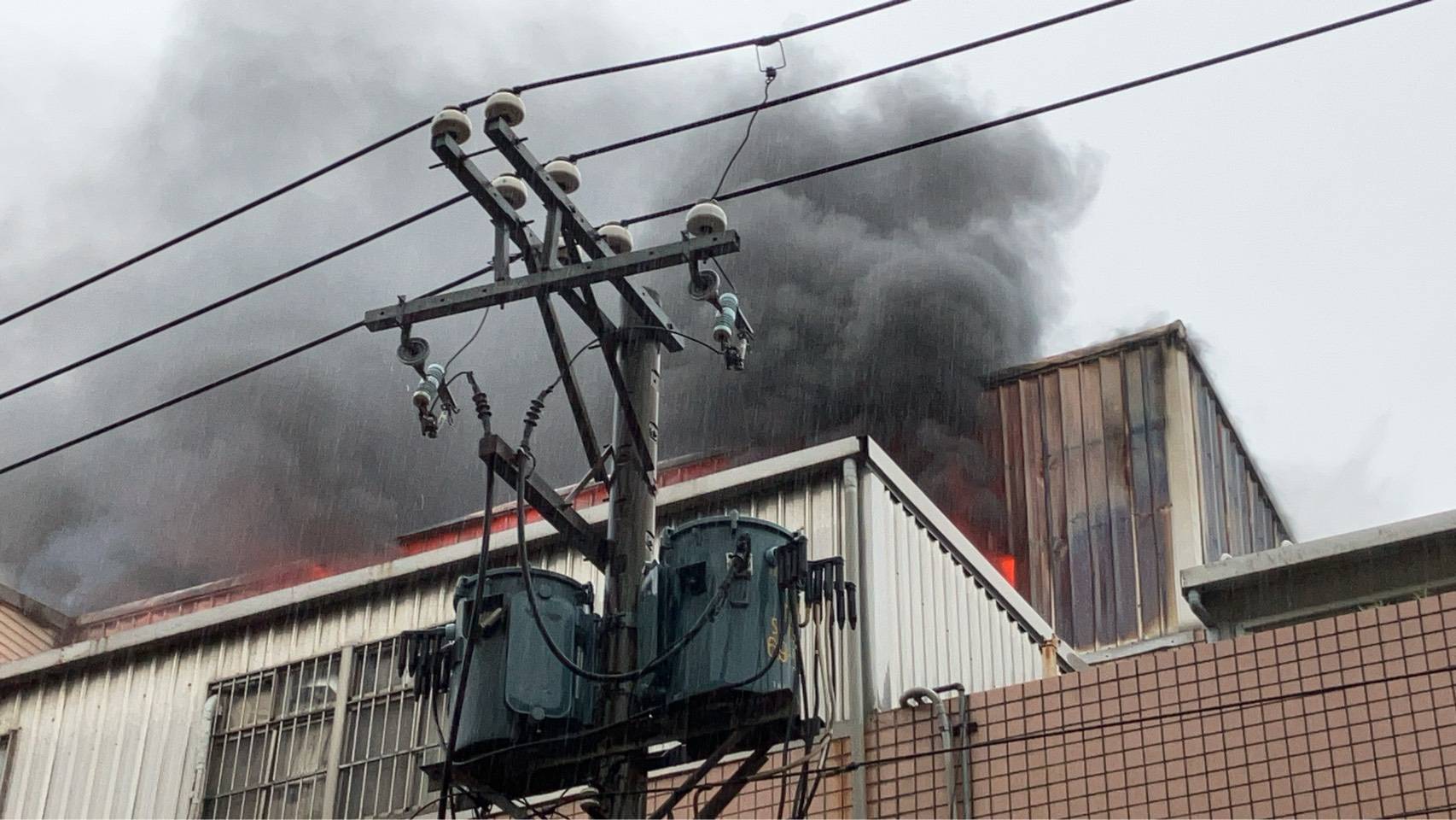 平鎮塑膠工廠清晨傳火警 爆炸聲嚇壞附近住戶