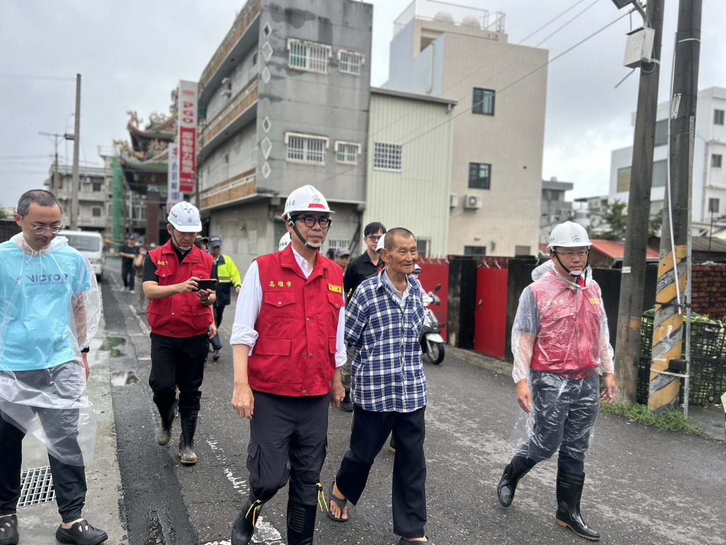 西南氣流襲高雄 陳其邁巡視沿海地區水利防災設施 西南氣流襲高雄 陳其邁巡視沿海地區水利防災設施
