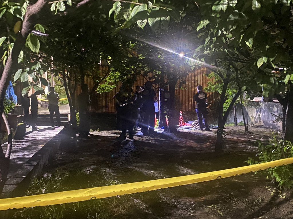 新莊驚見紅色行李箱藏屍　男屍腐爛生蛆、無法辨識　警方成立專案小組緝兇
