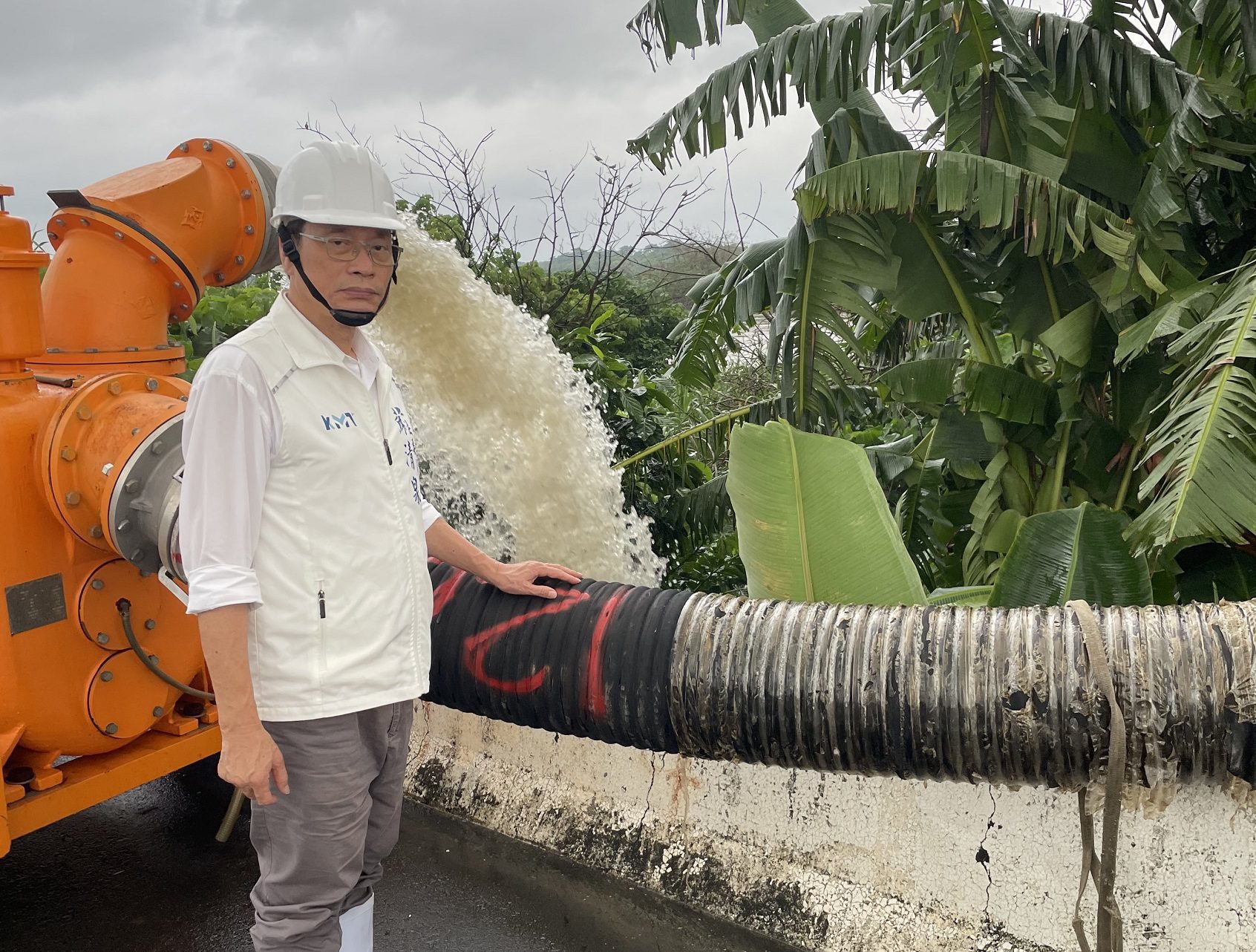 影音/南部連日大雨釀災 蘇清泉急赴新園鄉應變 影音/南部連日大雨釀災 蘇清泉急赴新園鄉應變