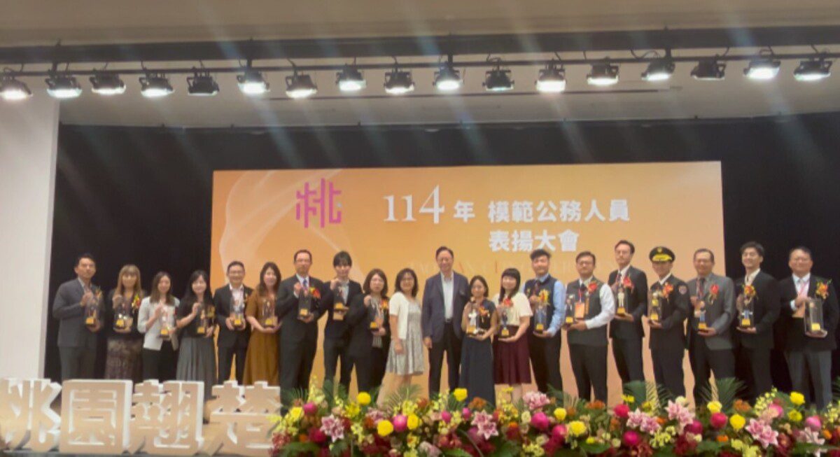 桃園市114年模範公務人員表揚 張善政市長期勉市府同仁打造更美好桃園 桃園市114年模範公務人員表揚 張善政市長期勉市府同仁打造更美好桃園