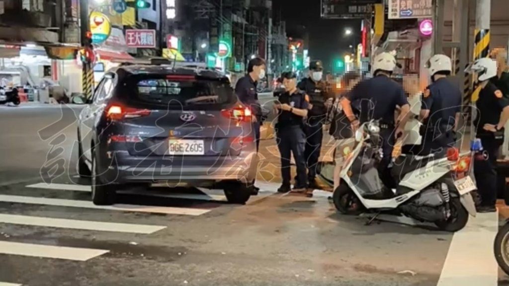 獨/高雄深夜街頭鬥毆濺血!「安全帽、棍棒狂K」多嫌逃逸中 獨/高雄深夜街頭鬥毆濺血!「安全帽、棍棒狂K」多嫌逃逸中