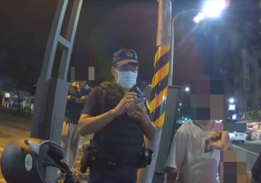 誤認朋友變活靶!高雄兄弟攔車慘遭群毆 安全帽猛砸臉噴血 誤認朋友變活靶!高雄兄弟攔車慘遭群毆 安全帽猛砸臉噴血