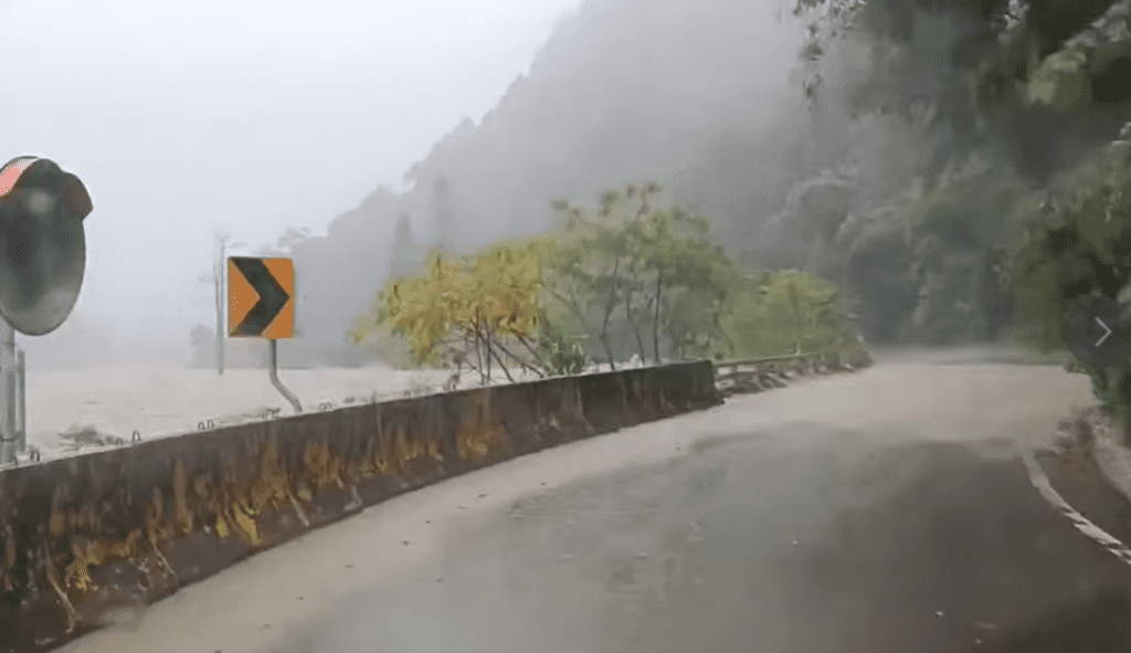 豪雨影響 高雄山區荖濃溪暴漲致台20線復興路段阻斷