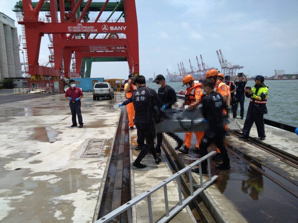 快訊／高雄港尋獲1男屍！疑墜海休旅車駕駛