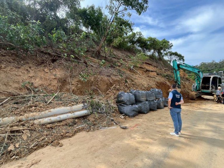 寶山鄉公所徹夜搶修雙林路一段420巷土石崩落　成功恢復單車道雙向通行