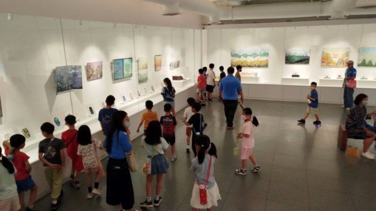 國際藝術家熊妤舉辦個展　「平衡」與「拼貼」象徵生命中擁有各種不同的感受