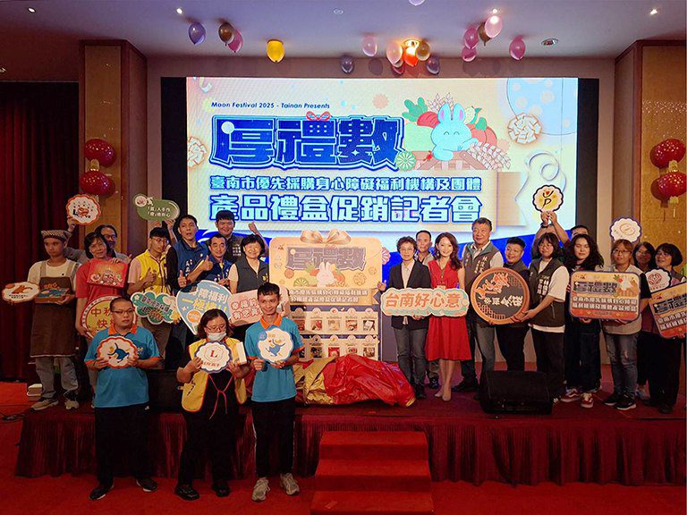 黃偉哲邀支持中秋公益禮盒 純手工傳遞美好心意 黃偉哲邀支持中秋公益禮盒 純手工傳遞美好心意