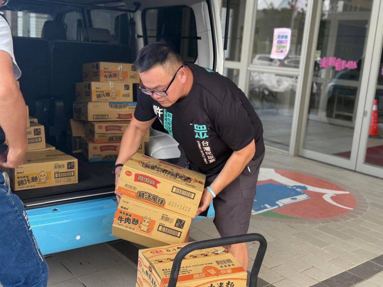 民眾黨彰化縣黨部南下賑災 物資急先鋒暖送嘉義 民眾黨彰化縣黨部南下賑災 物資急先鋒暖送嘉義