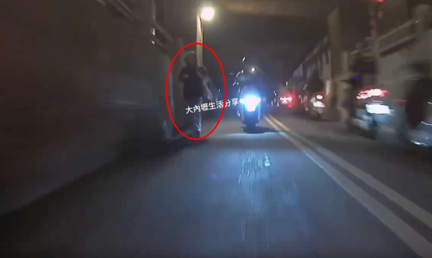 【有片】又有行人誤闖中原地下道！中壢警：可開罰500元