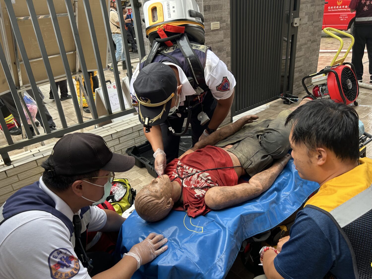 高雄消防局攜手長照機構消防演練 提升緊急應變能力 高雄消防局攜手長照機構消防演練 提升緊急應變能力