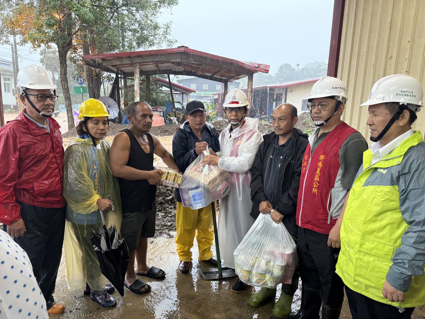 林副市長率隊抵那瑪夏 與災害應變中心會商 調派資源協助復舊 林副市長率隊抵那瑪夏 與災害應變中心會商 調派資源協助復舊