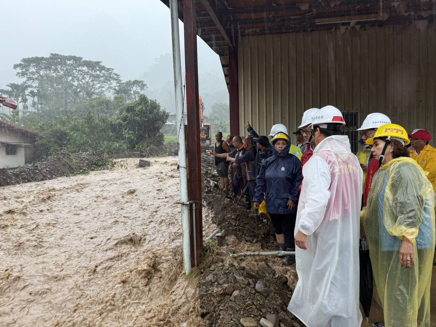 林欽榮副市長率隊前進那瑪夏區 與公所災害應變中心開會研商