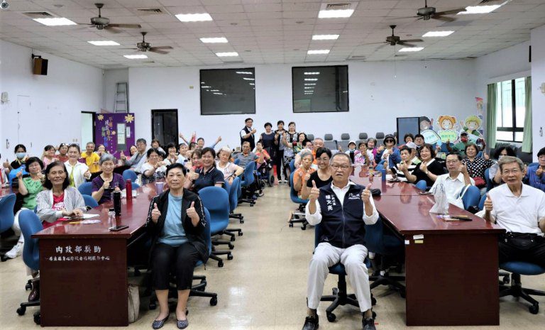 從守護錢包到海洋永續 南服中心推出理財防詐與海廢手作課程 從守護錢包到海洋永續 南服中心推出理財防詐與海廢手作課程