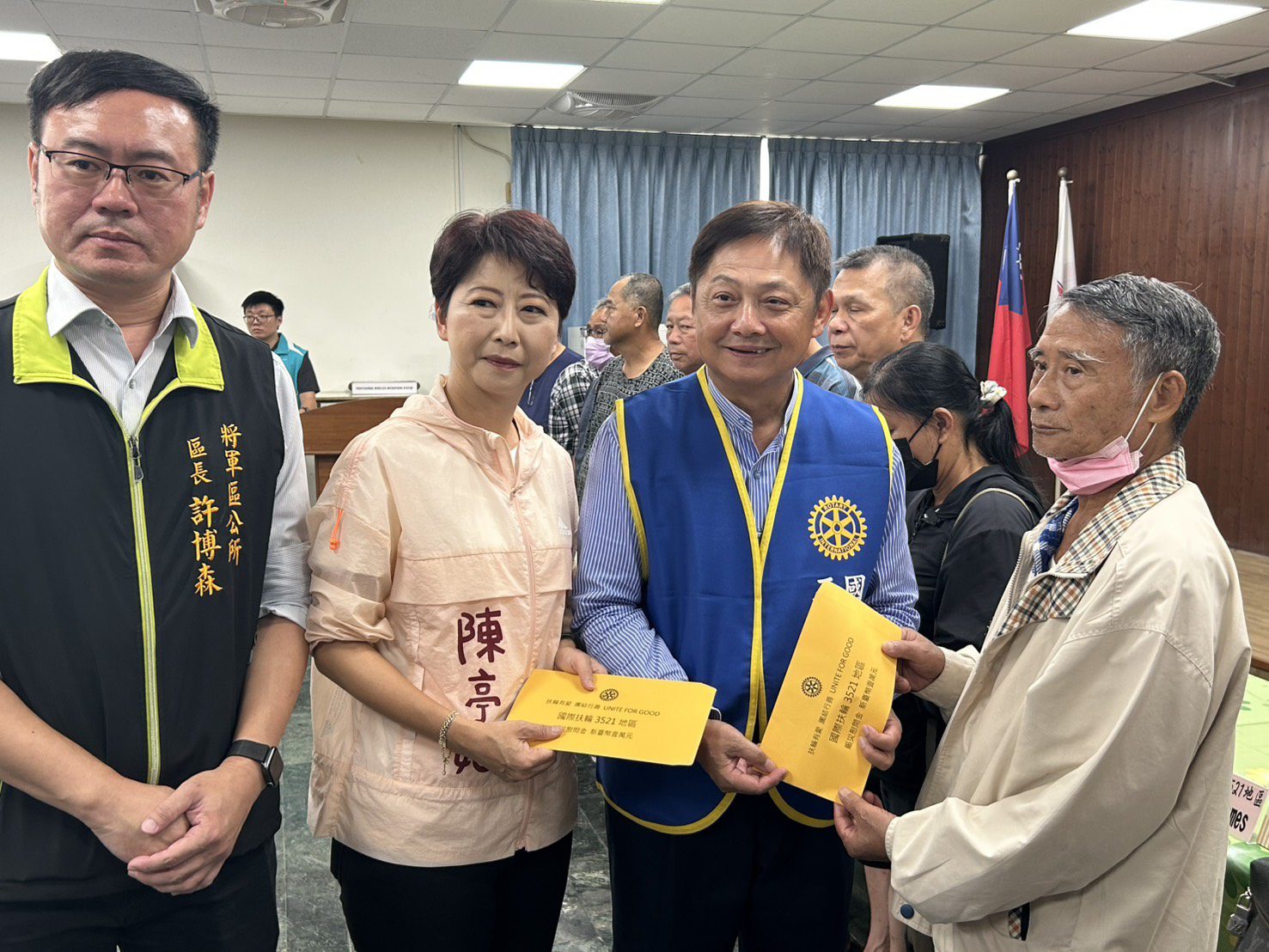 國際扶輪3521地區捐助丹娜絲災民 陳亭妃、陳怡珍、蔡秋蘭協助媒合關鍵資源 thumbnail