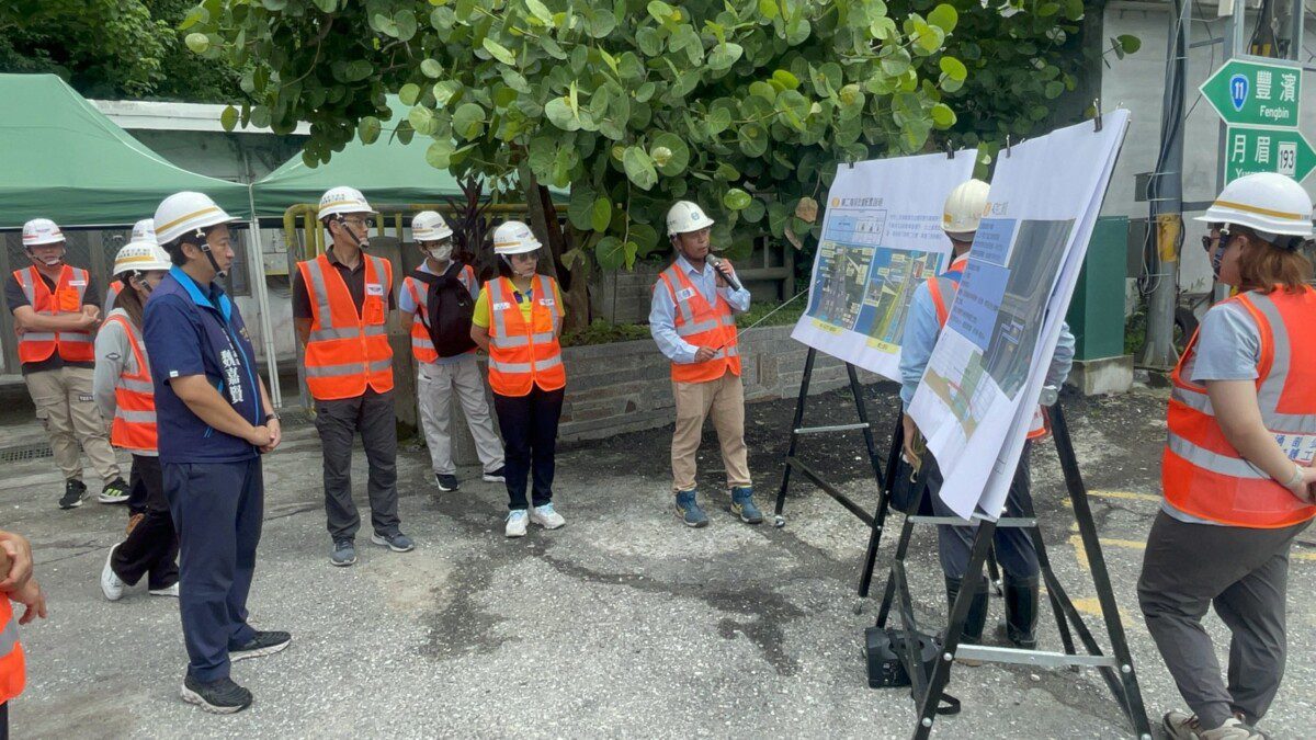 魏嘉賢議員爭取花蓮大橋安全改善 議會提案促成會勘 跨單位現地模擬大車轉彎驗證安全 魏嘉賢議員爭取花蓮大橋安全改善 議會提案促成會勘 跨單位現地模擬大車轉彎驗證安全