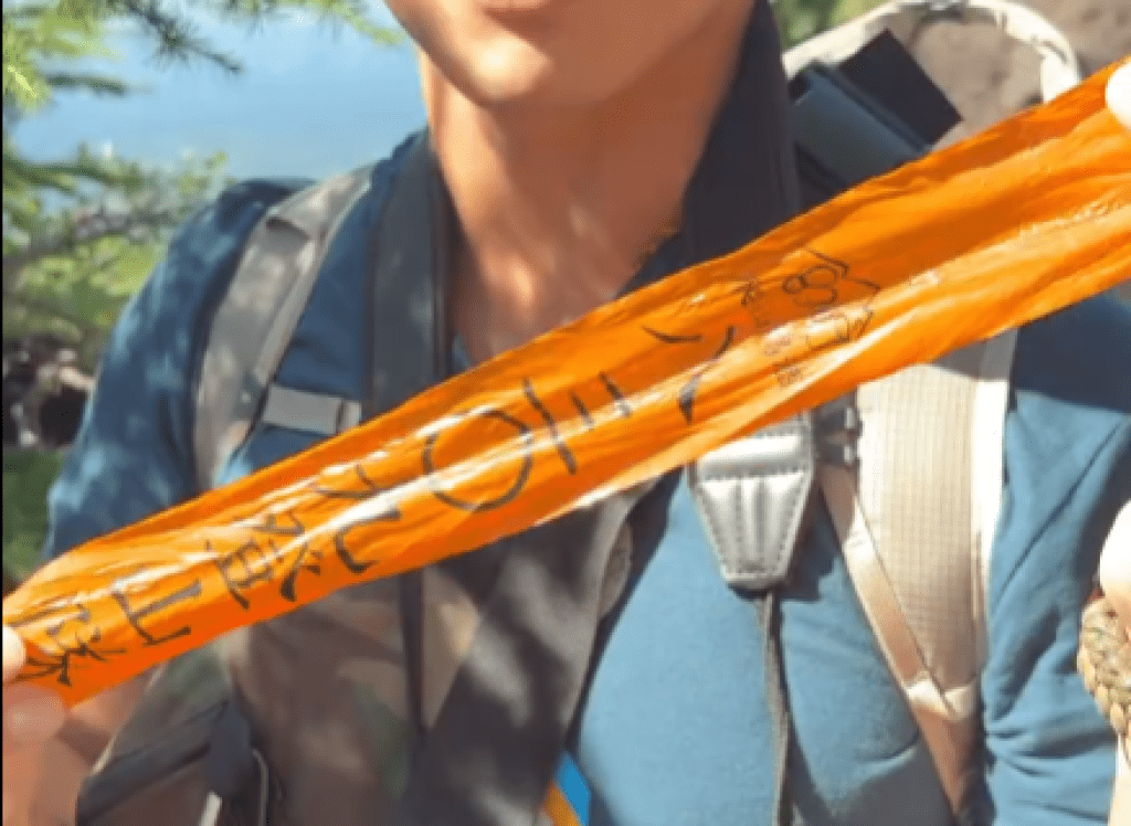 影/丟臉丟到日本!台灣登山隊爬富士山「綁布條留下垃圾」 山友批:就你們亂綁 影/丟臉丟到日本!台灣登山隊爬富士山「綁布條留下垃圾」 山友批:就你們亂綁