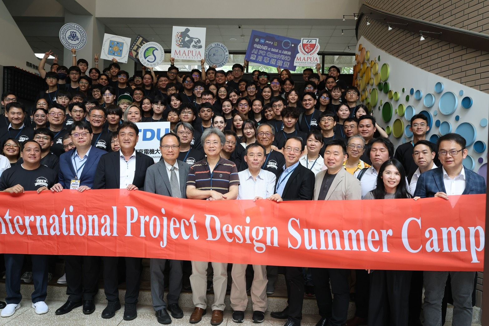 中原大學國際暑期營隊登場 英特爾、華碩加持深化學習成效 中原大學國際暑期營隊登場 英特爾、華碩加持深化學習成效