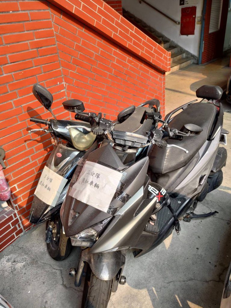 自己砸斷手詐領車禍理賠！　假車禍詐保險理賠15人落網詐得500餘萬