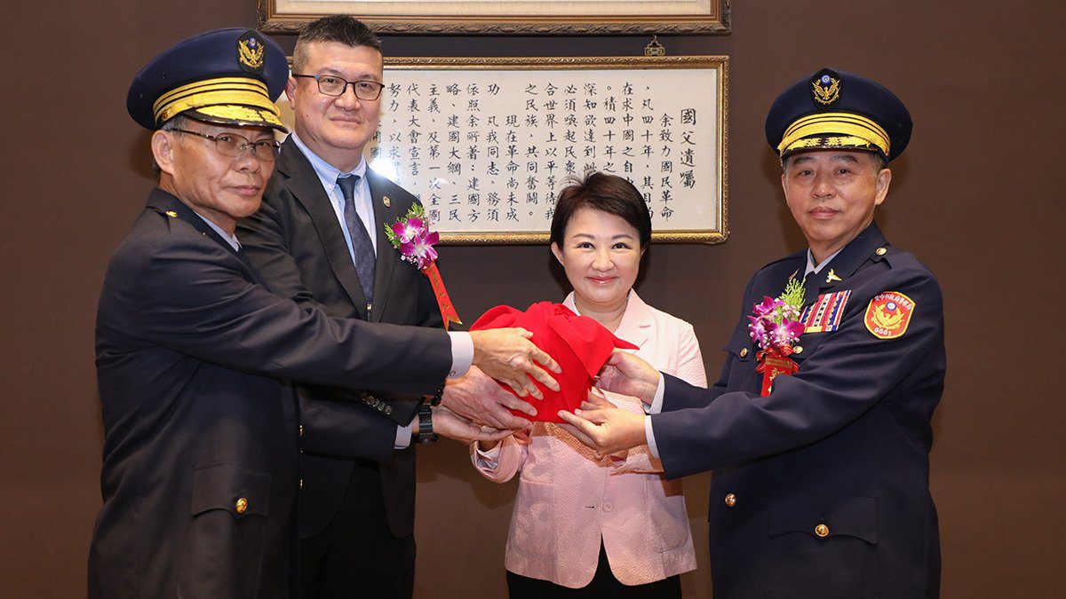 台中市警局長交接　李文章升任警政署副署長　吳敬田接任
