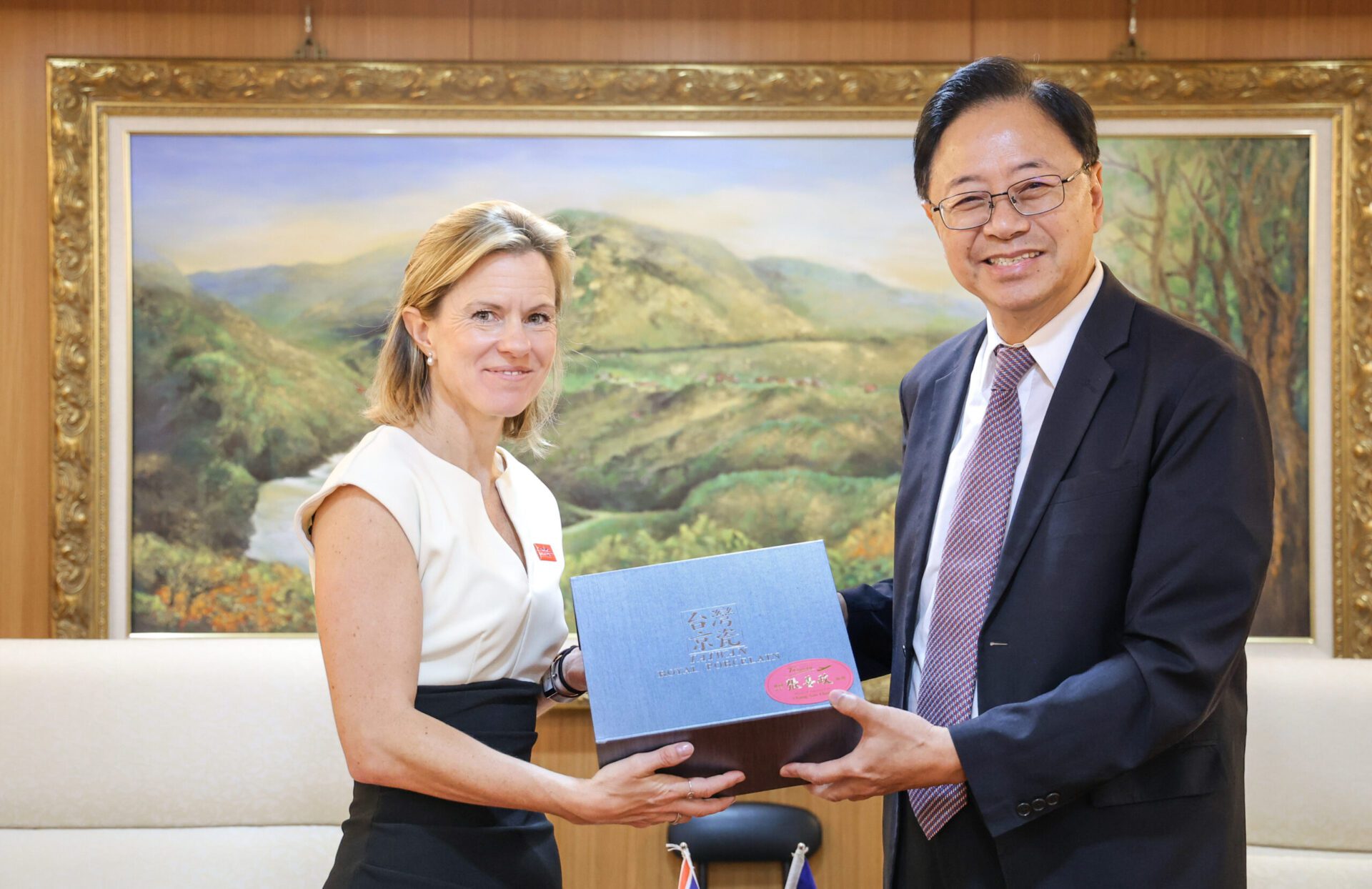 英國駐台代表訪桃交流 張善政盼開創更多合作機會 英國駐台代表訪桃交流 張善政盼開創更多合作機會