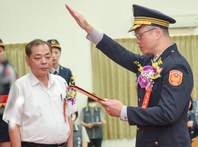 新竹縣警局今日上午舉行「卸、新任局長交接典禮」
