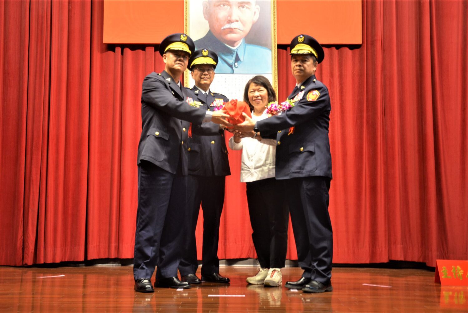 以人民為本服務大眾 嘉市警局卸、新任局長交接 以人民為本服務大眾 嘉市警局卸、新任局長交接