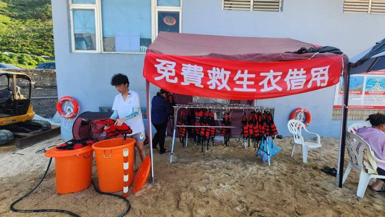 海域遊憩意外夏季頻傳　管碧玲籲牢記海安三寶：「GoOcean、看警示、借救生衣」