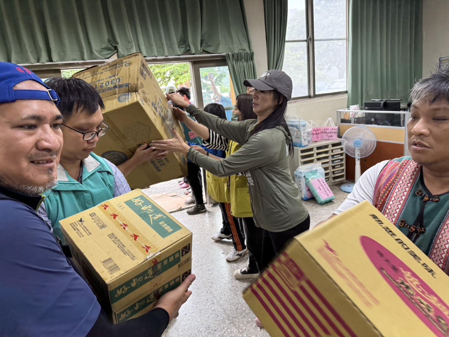 響應正副總統捐薪救災 邱議瑩配合市府送暖高雄山區 響應正副總統捐薪救災 邱議瑩配合市府送暖高雄山區