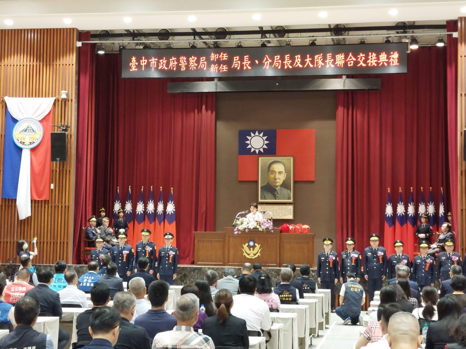 中市新卸任警察局長布達交接 市長盧秀燕期勉再現佳績守護市民安全 中市新卸任警察局長布達交接 市長盧秀燕期勉再現佳績守護市民安全