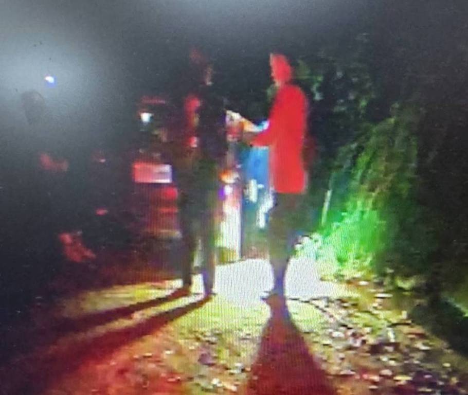 頭燈沒電山路暗黑 埔里警聲光齊下找到迷途客 頭燈沒電山路暗黑 埔里警聲光齊下找到迷途客