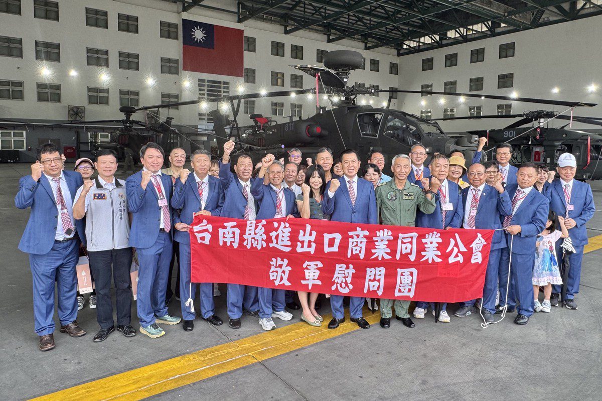 台南縣進出口公會敬軍團北上慰勞國軍 台南縣進出口公會敬軍團北上慰勞國軍