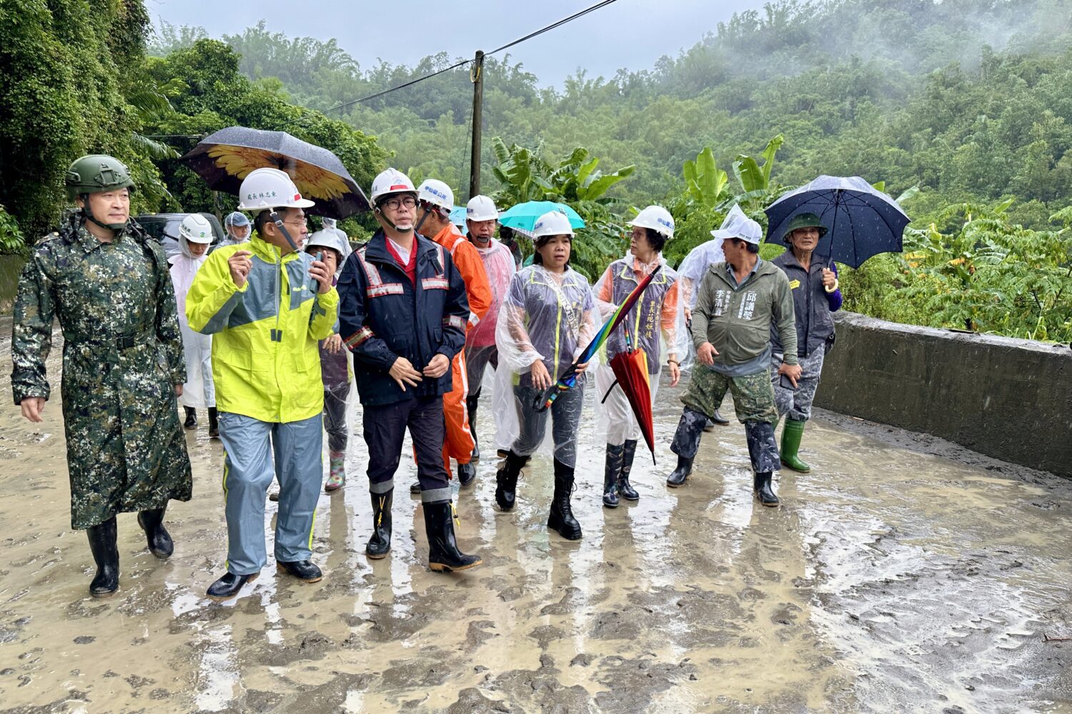 高雄市長陳其邁勘查杉林、甲仙、茂林　籲避免前往山區活動